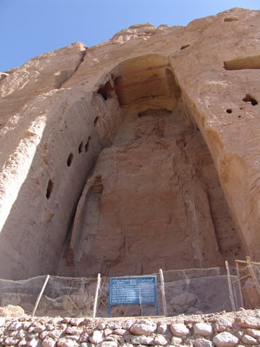 The empty niche photographed in August 2005, four years after the destruction, with protective fencing at its base.