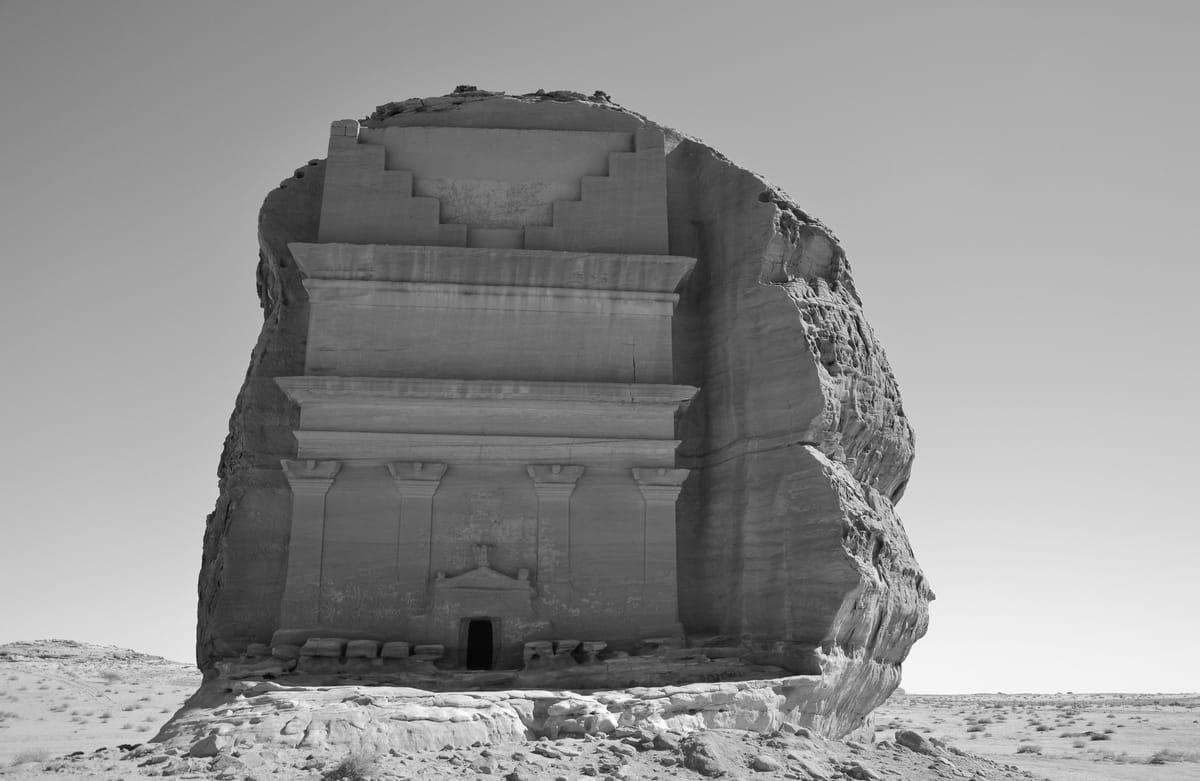 The facade of Qasr al-Farid: pilasters and a decorated crown finished at the top, while the base remains only roughly hewn — the tomb was abandoned mid-carving before the lower stage was smoothed.