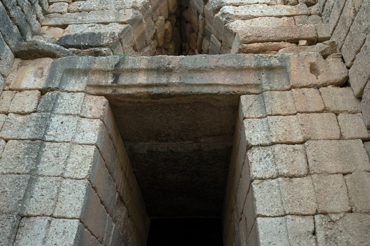 Looking up through the doorway at the inner lintel — roughly 8 metres long, 5 metres deep and 1.2 metres thick, and estimated at about 120 tonnes: the heaviest single piece of masonry known from Greek architecture.